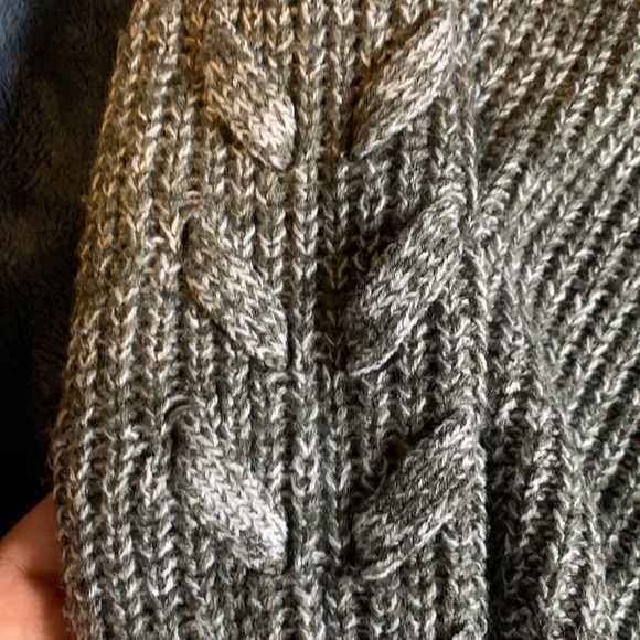 SO Sweater - Picture 2 of 8